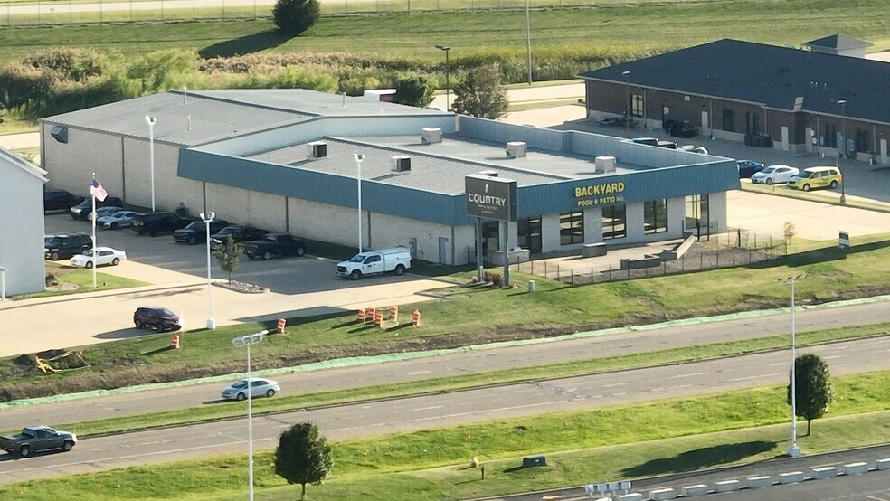 More Photos Of 2401 1/2 Empire, Bloomington General Retail For Sale