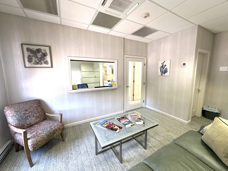 More Photos Of 230 Lafayette Rd, Portsmouth Office For Sale