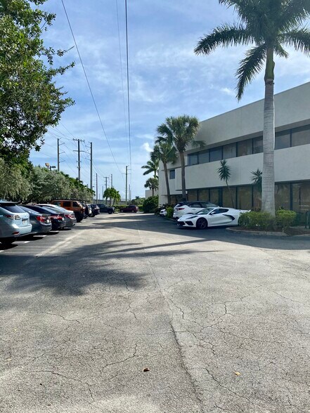 More Photos Of 5840 Corporate Way, West Palm Beach Flex For Lease