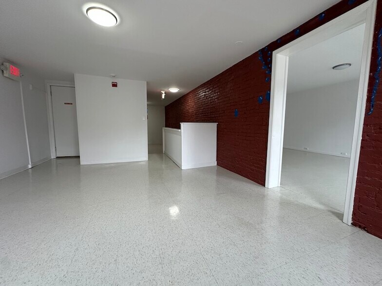 More Photos Of 37 W Maplewood Mall, Philadelphia Schools For Sale