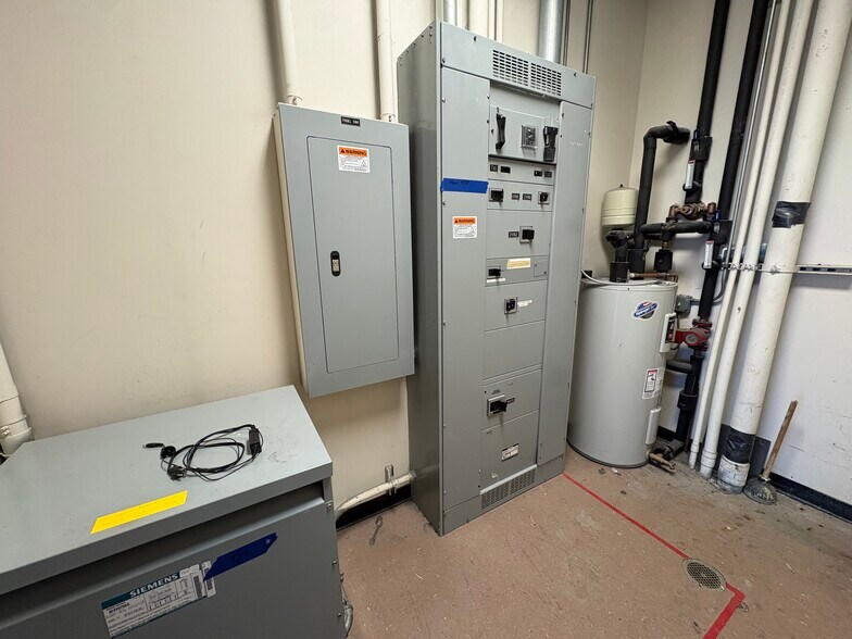 More Photos Of 3589 Sagamore Pky, Lafayette Office For Lease