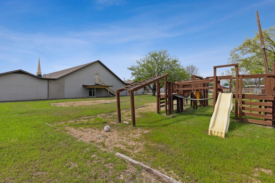 More Photos Of 1919 S Collins St, Arlington Religious Facility For Sale