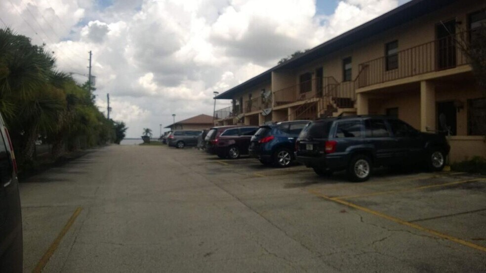 More Photos Of 1025 Lakeview Dr, Sebring Apartments For Sale
