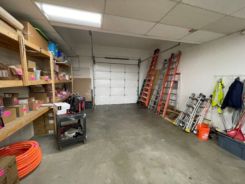 More Photos Of 13222-13228 SE 30th St, Bellevue Showroom For Lease