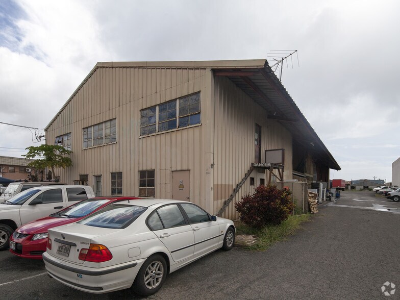 More Photos Of 2861 Mokumoa St, Honolulu Warehouse For Lease