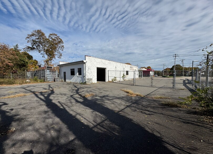 More Photos Of 70-72 Jayne Blvd, Port Jefferson Station Freestanding For Lease