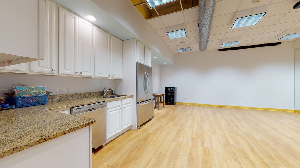 More Photos Of 3827 N Southport Ave, Chicago Storefront Retail Residential For Lease