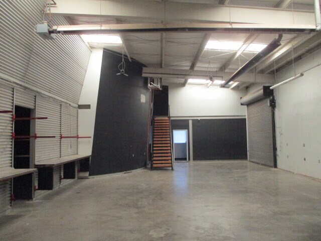 More Photos Of 3212 S Main St, Fort Worth Warehouse For Sale