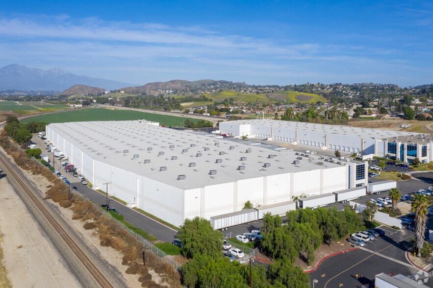 More Photos Of 218 Machlin Ct, City Of Industry Warehouse For Lease