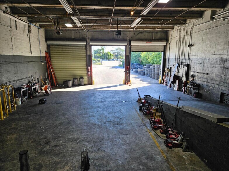 More Photos Of 901 NW 31st Ave, Fort Lauderdale Light Distribution For Sale