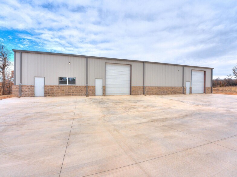 More Photos Of 1736 Red Oak Lane, Guthrie Warehouse For Lease