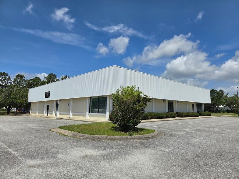 Primary Photo Of 111 Center Dr, Brunswick Freestanding For Lease