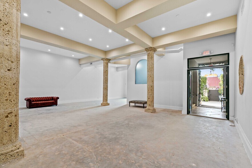 More Photos Of 210 S Kenwood St, Glendale Loft Creative Space For Lease