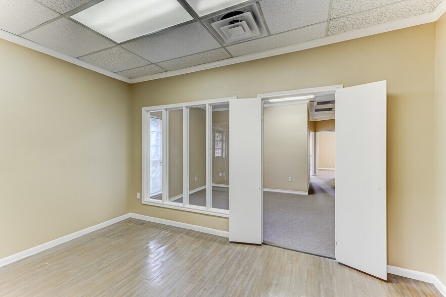 More Photos Of 14741 Pebble Bend Dr, Houston Loft Creative Space For Lease