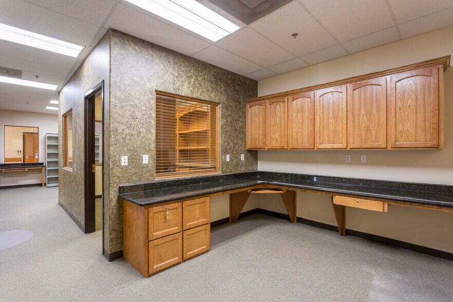 More Photos Of 1022 E Griffin Pky, Mission Medical For Sale