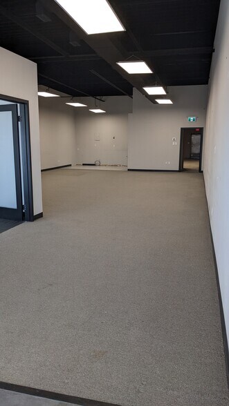 More Photos Of 1106-1112 Dearness Dr, London Light Distribution For Lease