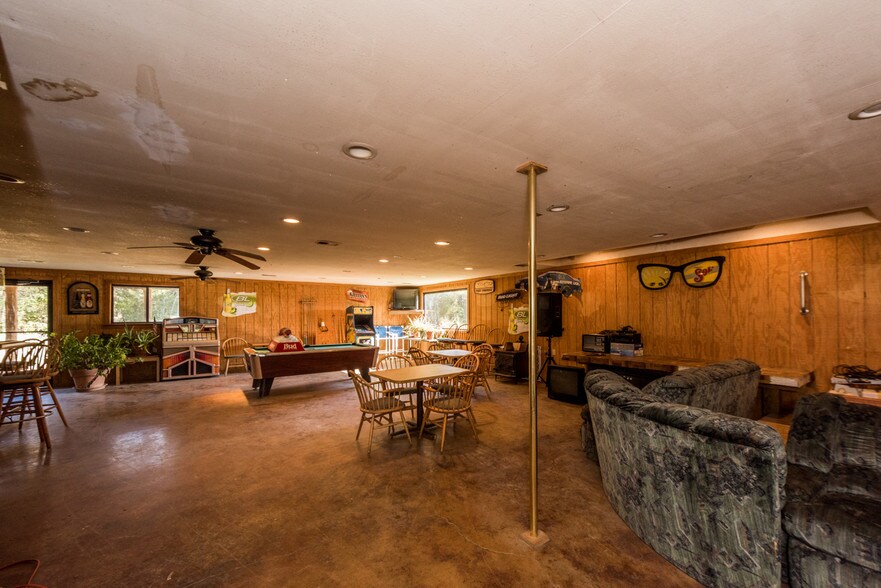 More Photos Of 7386 Mt Carmel Rd, Decaturville Convenience Store For Sale