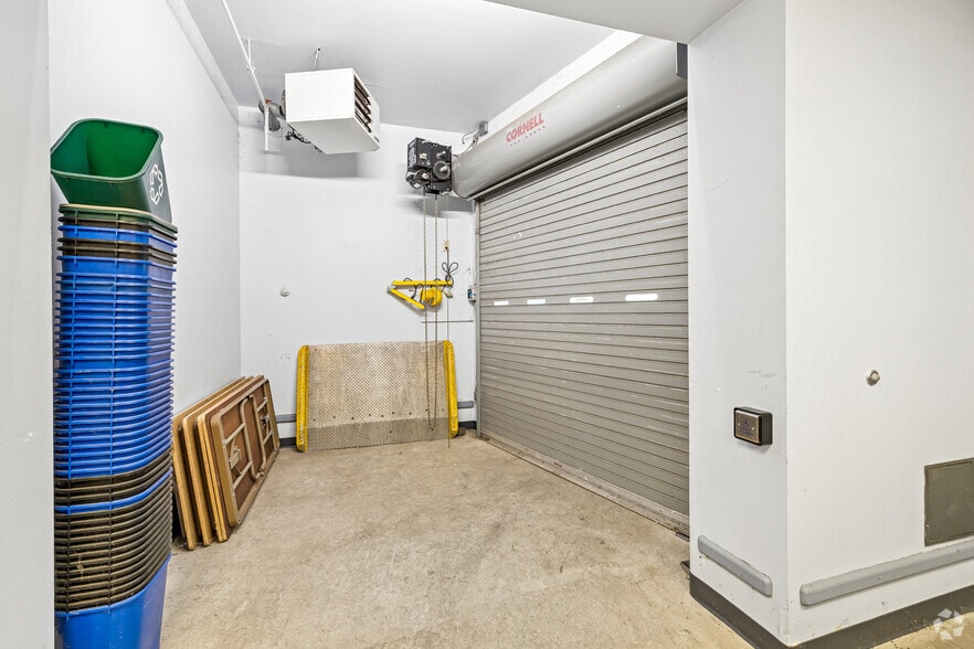 More Photos Of 10B Airline Dr, Albany Office For Sale