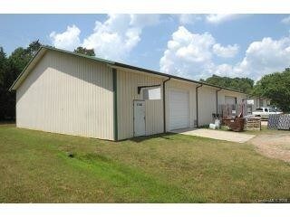 More Photos Of 315 Railroad St, Rockwell Warehouse For Lease