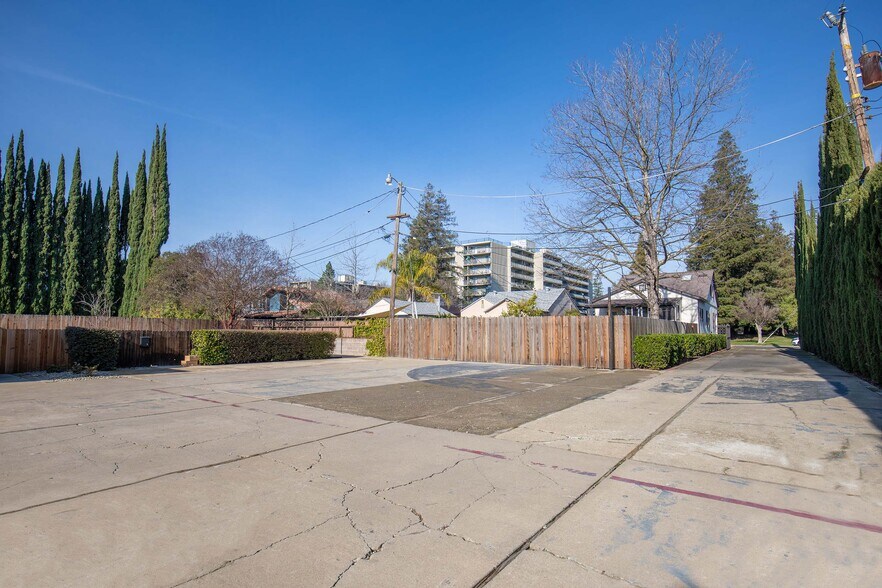 More Photos Of 5650 Broadway, Sacramento Apartments For Sale