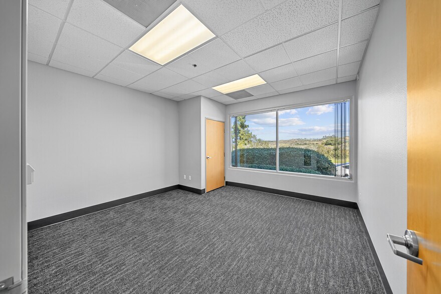 More Photos Of 5601 Palmer Way, Carlsbad Research And Development For Lease