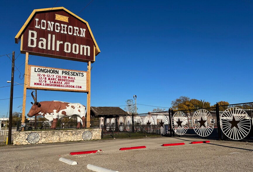 More Photos Of 2330 Langford St, Dallas Storefront For Sale