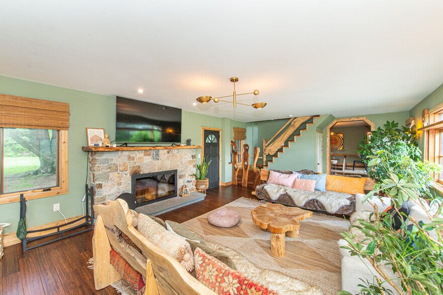 More Photos Of 62 Mount Pleasant Rd, Columbia Specialty For Sale