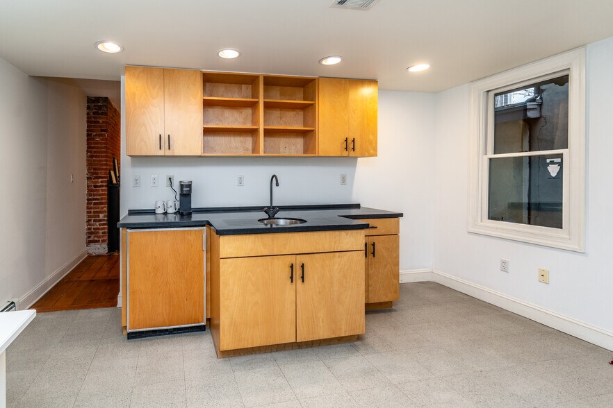 More Photos Of 24 N Main St, Lambertville Office For Sale