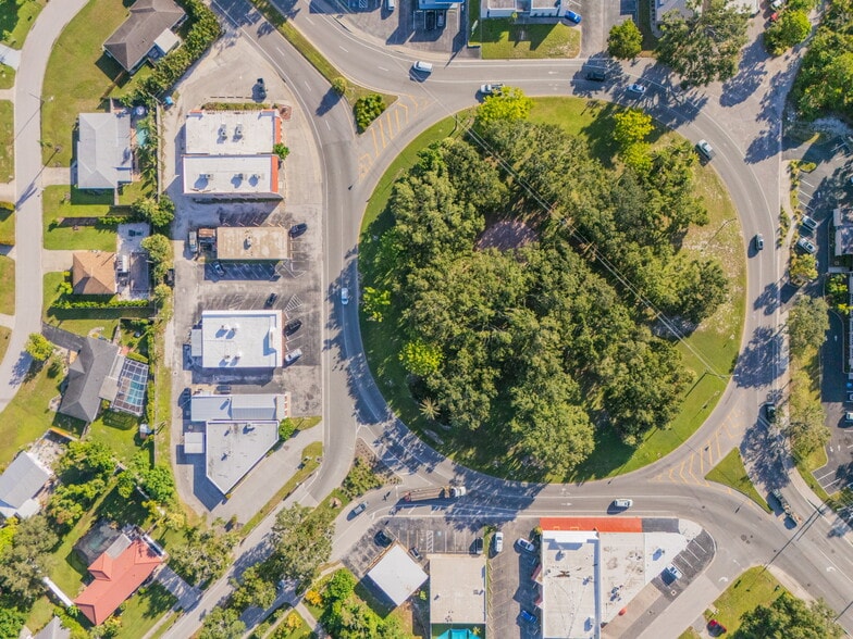 More Photos Of 3160 Southgate Cir, Sarasota Freestanding For Sale