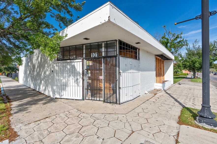 Primary Photo Of 101 E 8th St, Jacksonville Convenience Store For Sale