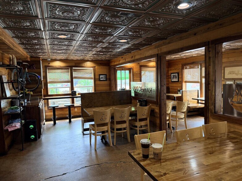 More Photos Of 114 Dogwood Ave, Middleton Auto Repair For Sale