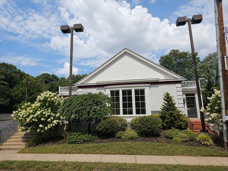 More Photos Of 553 Hawkins Ave, Ronkonkoma Restaurant For Sale