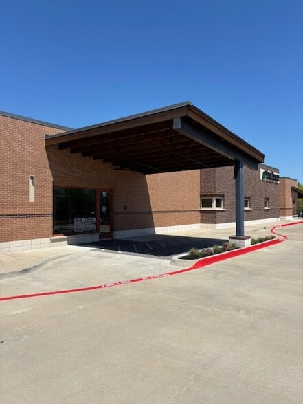 More Photos Of 801 E Debbie Ln, Mansfield Medical For Lease