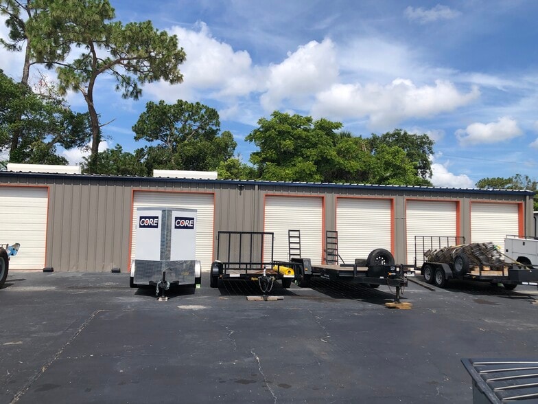 More Photos Of 417 Magnolia St, Altamonte Springs Light Distribution For Lease
