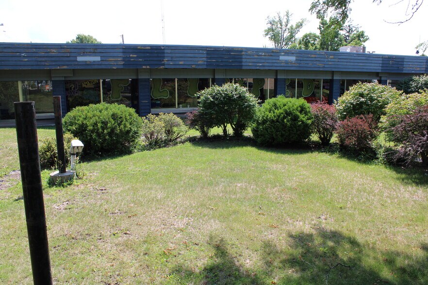 More Photos Of 254 Winnebago Dr, Fond Du Lac Office For Sale