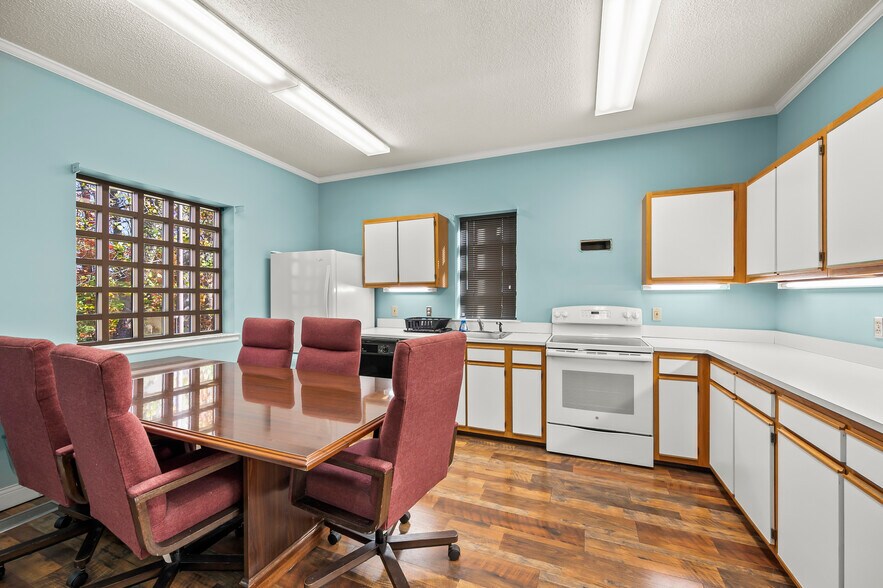 More Photos Of 1001 S State St, Yadkinville Medical For Sale