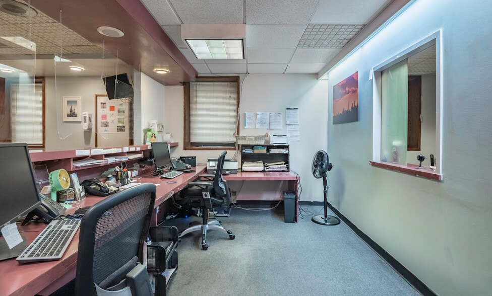 More Photos Of 9418 59th Ave, Elmhurst Office For Sale