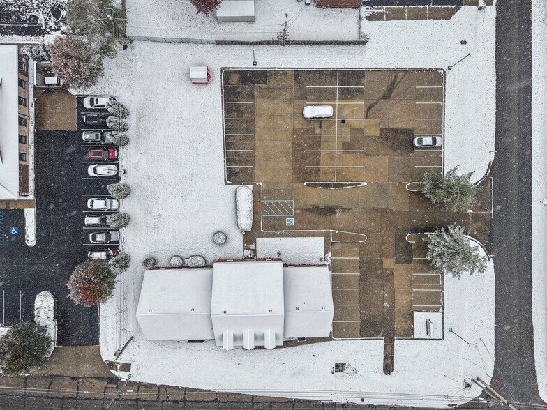 More Photos Of 1026 N Mitthoeffer Rd, Indianapolis Office For Sale