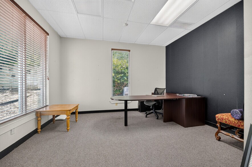 More Photos Of 14603 Huebner Rd, San Antonio Office For Lease