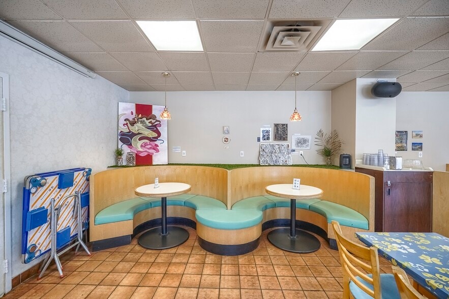 More Photos Of 369 Keele St, Toronto Restaurant For Lease