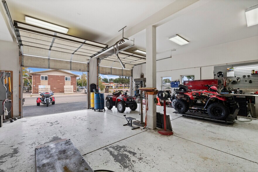 More Photos Of 1405 Madison Ave, Loveland Showroom For Sale