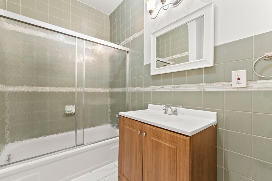 More Photos Of 204 Parkhurst St, Newark Apartments For Sale