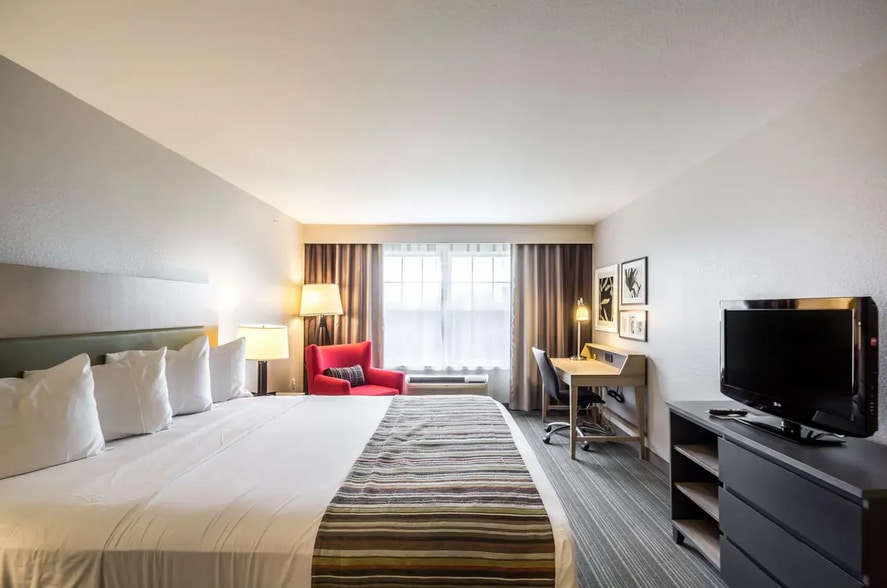More Photos Of 121 Merwin Way, Fond Du Lac Hotel For Sale
