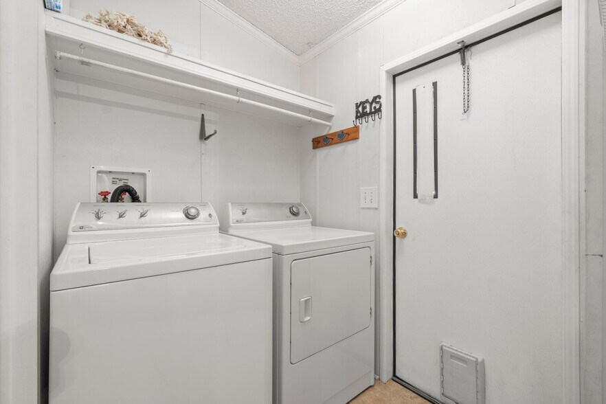 More Photos Of 3318 SH-146S, Livingston Mixed Retail For Sale