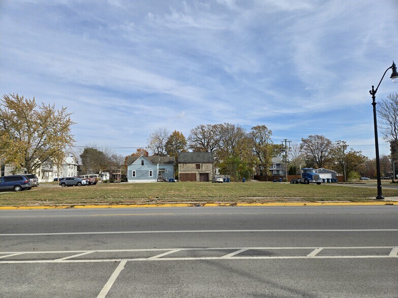 More Photos Of 504 Schuyler Ave, Kankakee Land For Sale