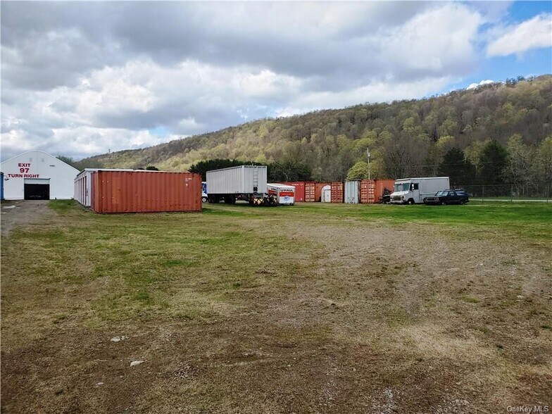 More Photos Of 206 Service Rd, Parksville Office For Sale