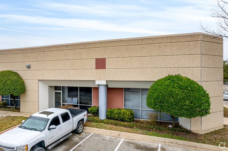 More Photos Of 9229 Waterford Centre Blvd, Austin Unknown For Lease