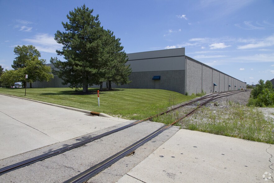 More Photos Of 4401-4419 Equity Dr, Columbus Warehouse For Lease
