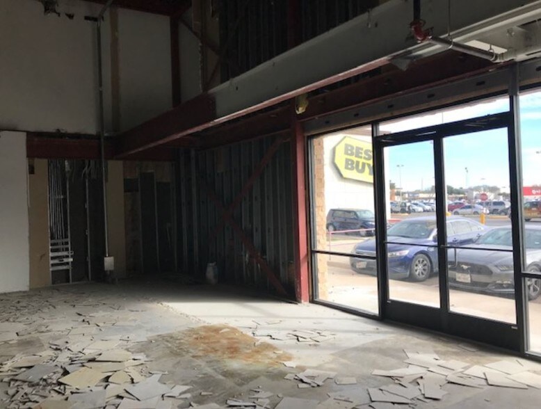 More Photos Of 7901 San Dario Ave, Laredo General Retail For Sale