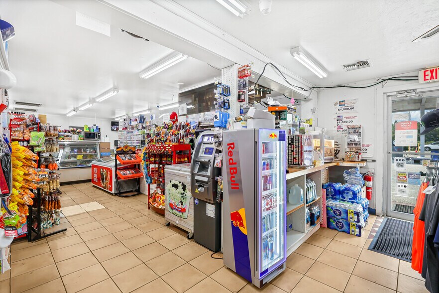 More Photos Of 9836 SW County Road 761, Arcadia General Retail For Sale